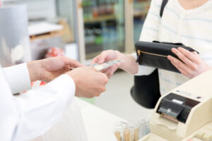 粗大ゴミ用シールはコンビニで購入ができる！使い方や注意点を解説